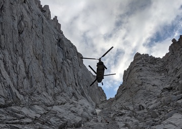 Cal Guard hoists injured hiker off Mount Whitney