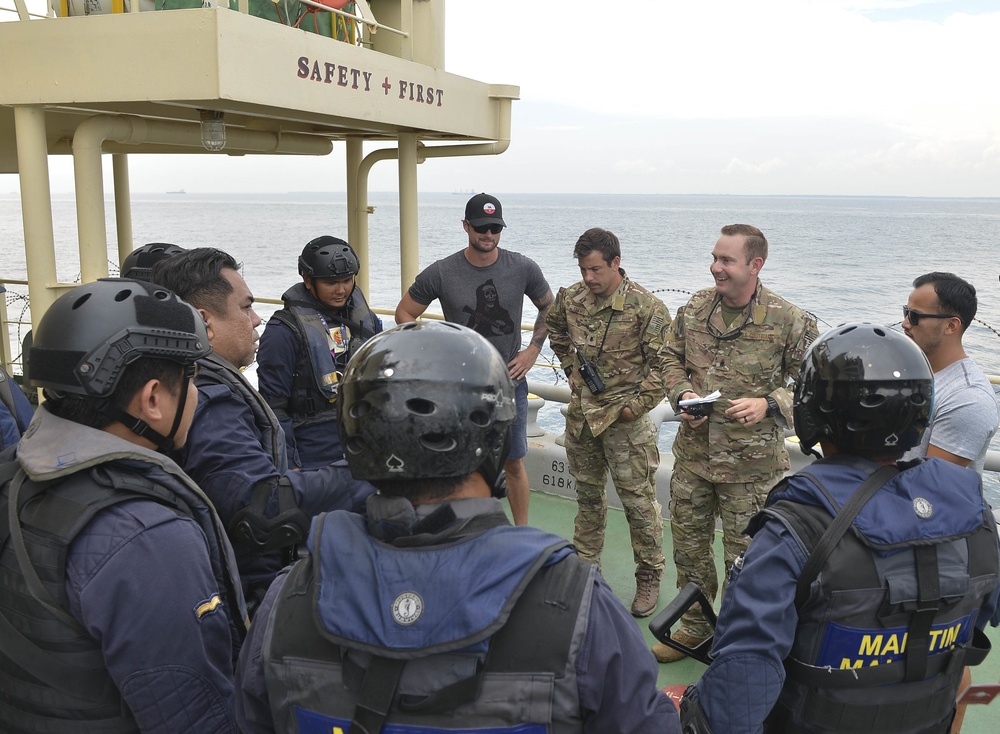 U.S. and Malaysian Coast Guard conduct VBSS training as part of SEACAT 2019