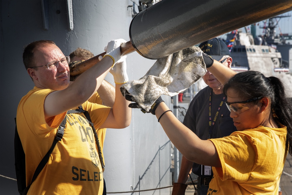 Chief Selects Conduct Community Relations Mission During Los Angeles Fleet Week