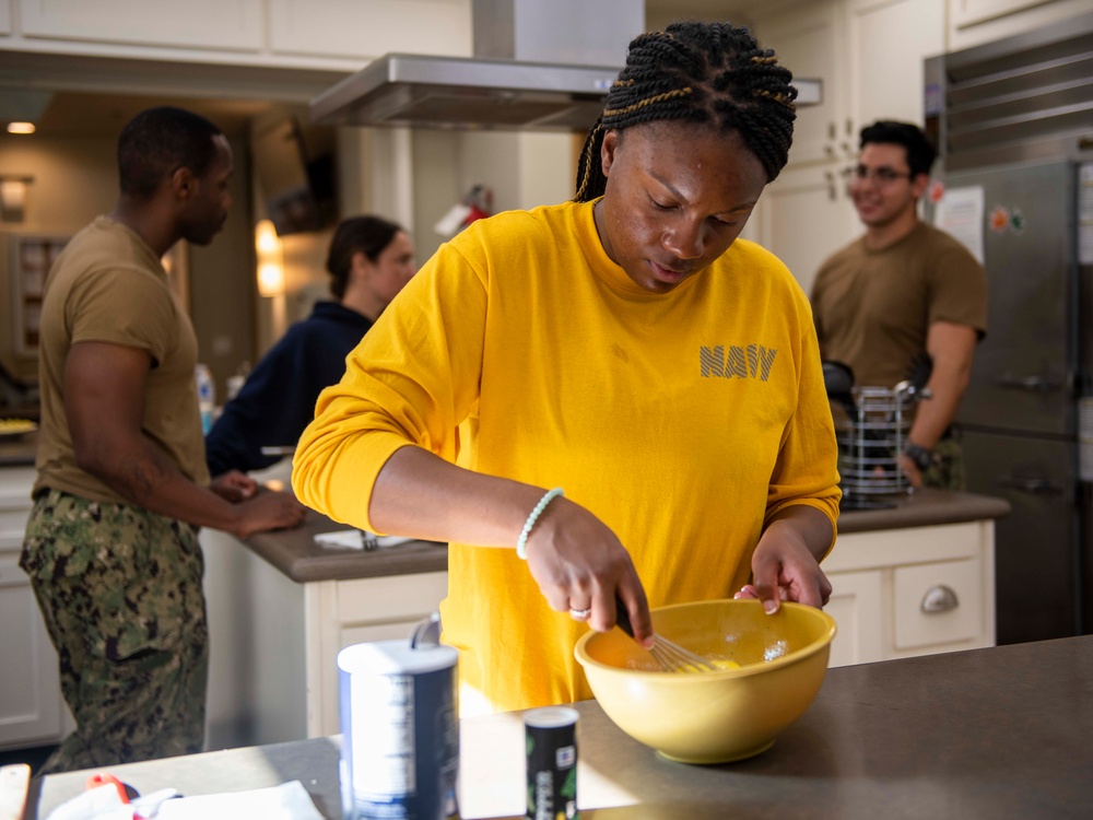 USS Spruance Sailors volunteer at the Orange County Ronald Mcdonald House