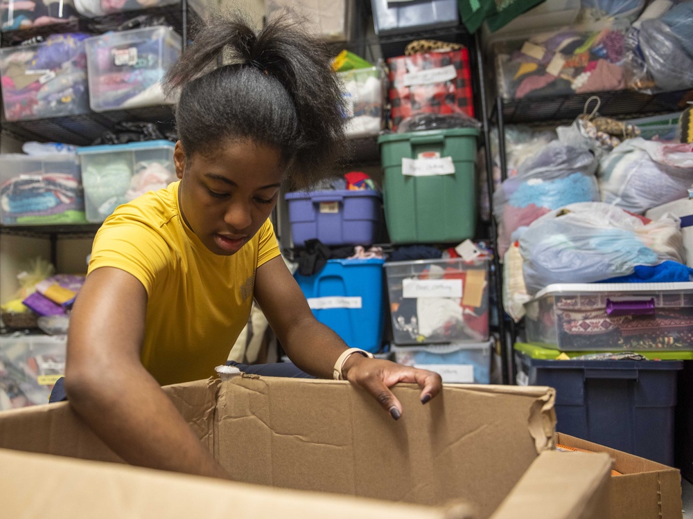 USS Spruance Sailors volunteer at the Orange County Ronald Mcdonald House