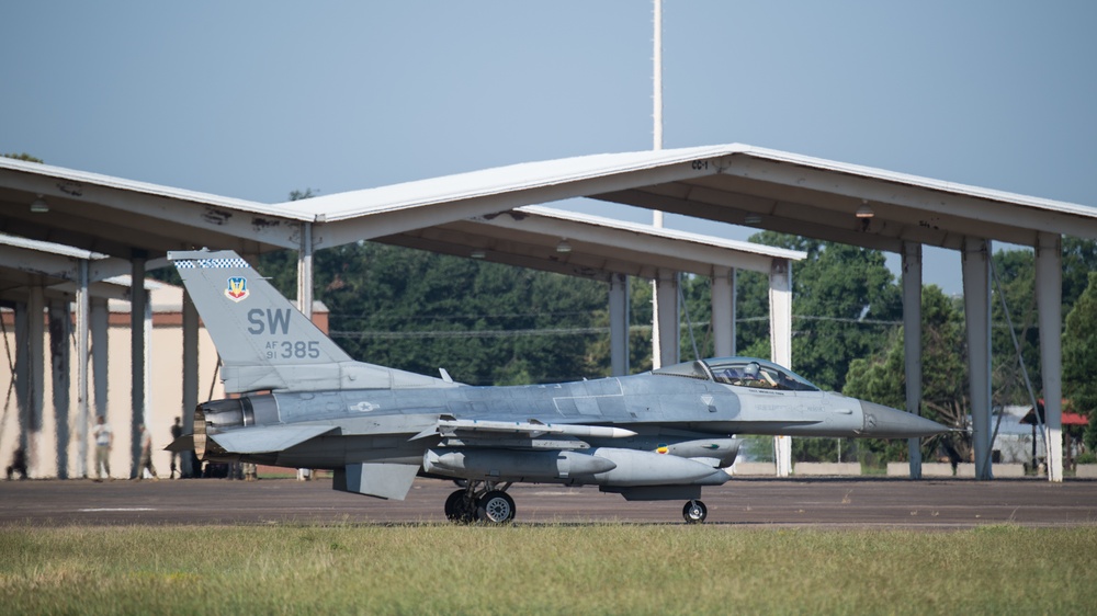 Barksdale receives Shaw AFB F-16s during Hurricane Dorian evacuation