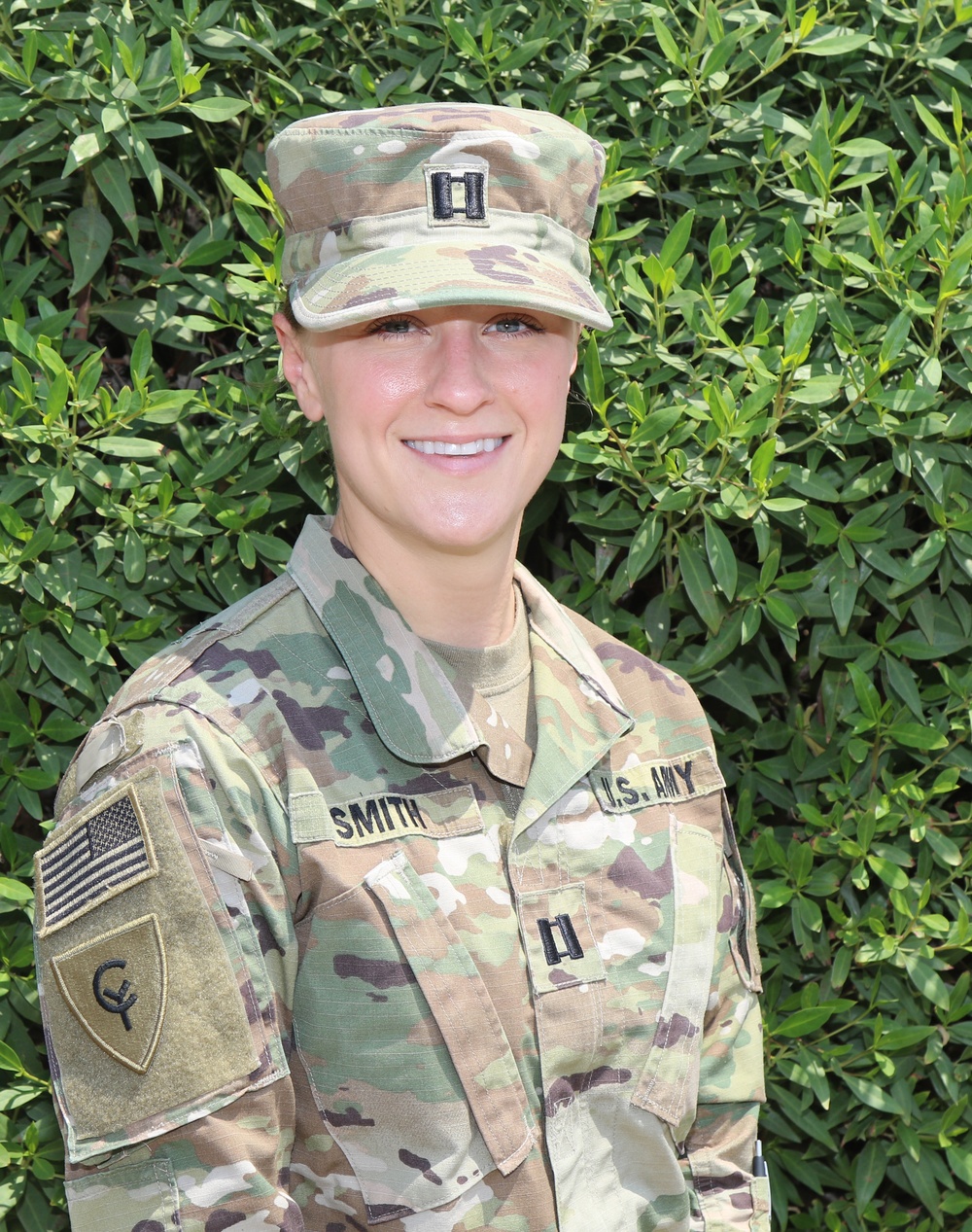 JAG officer provides legal support in combat zone