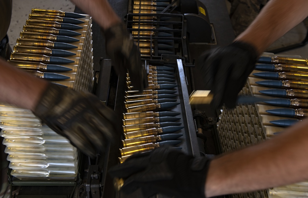 Airmen supply firepower for Vipers