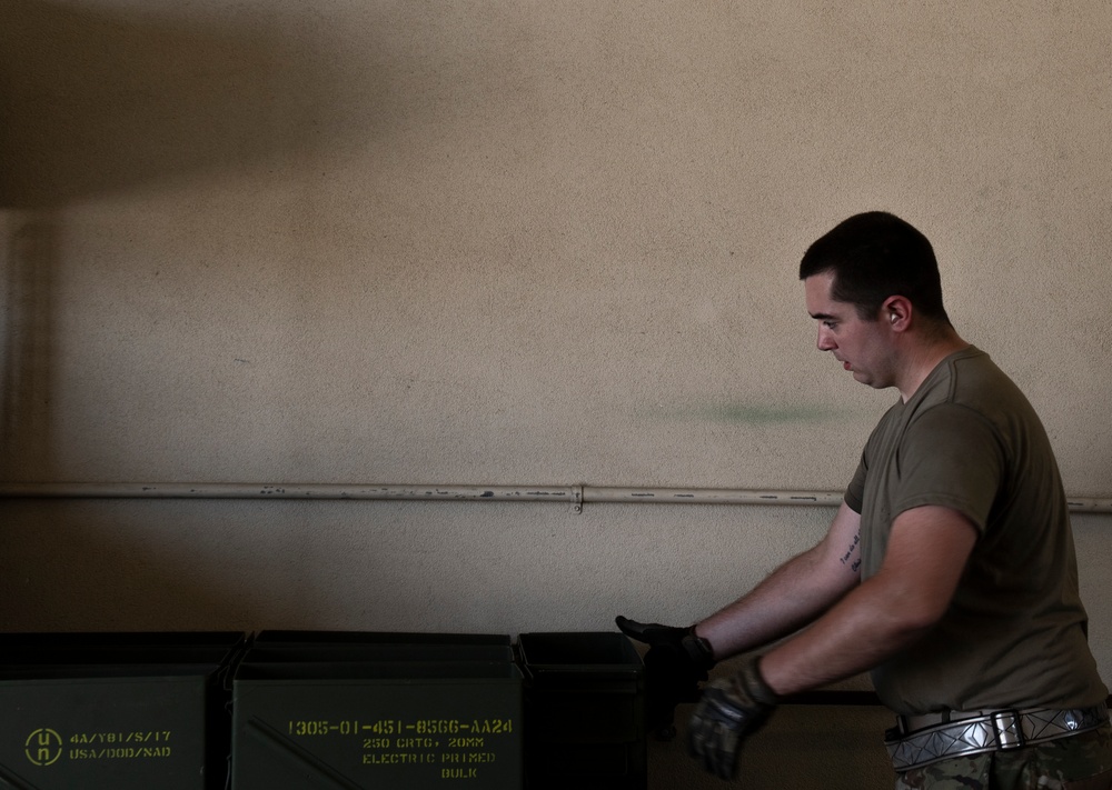 Airmen supply firepower for Vipers