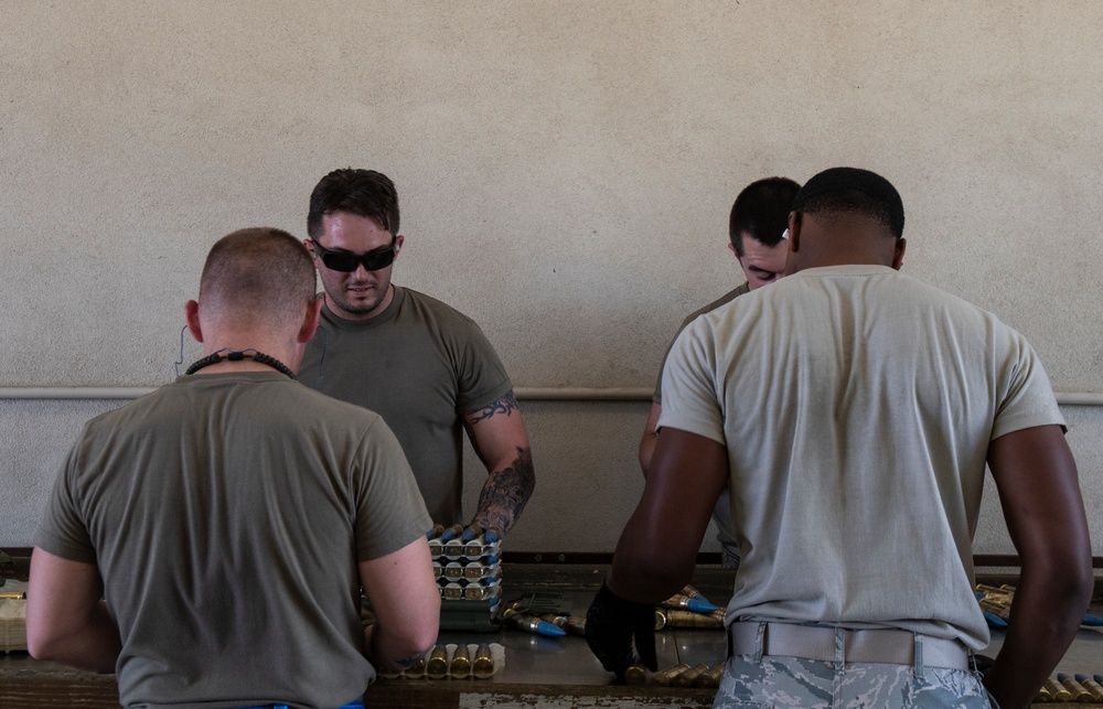 Airmen supply firepower for Vipers