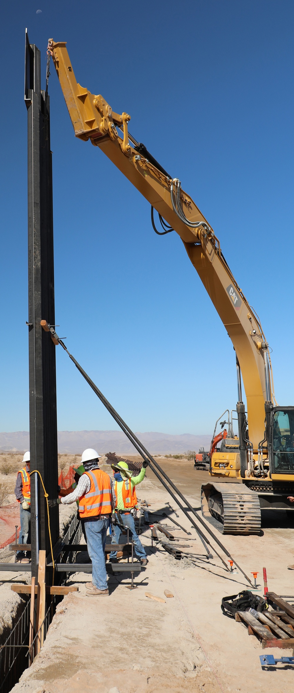 TF Barrier: El Centro first panels (8 of 17)
