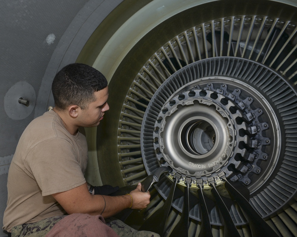 VP-4 Mechs Perform fan blade loop inspection