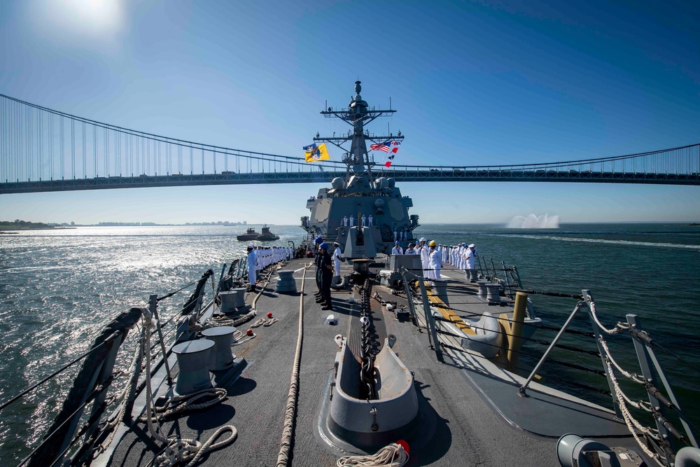 USS Gridley Enters New York