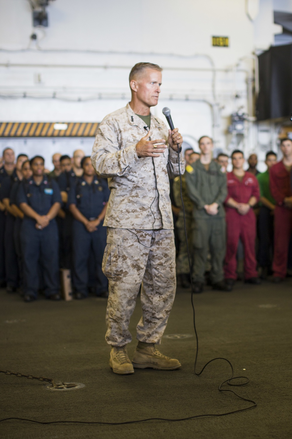 Lieutenant General Carl E. Mundy III Visits the USS Boxer and 11th MEU