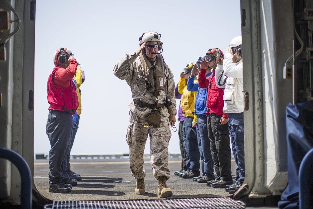 Lieutenant General Carl E. Mundy III Visits the USS Boxer and 11th MEU