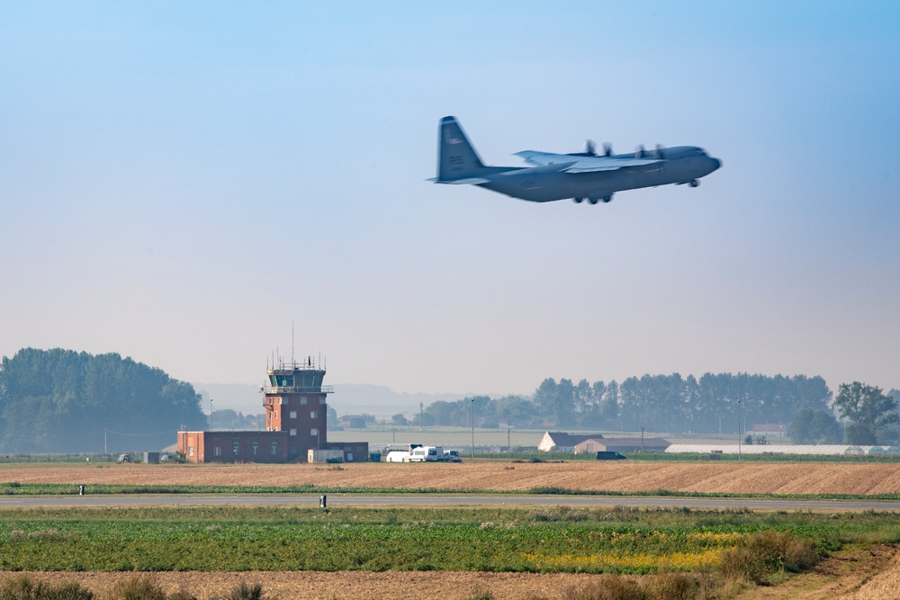 424th Air Base Squadron Conducts &quot;Landing Zone&quot; Training