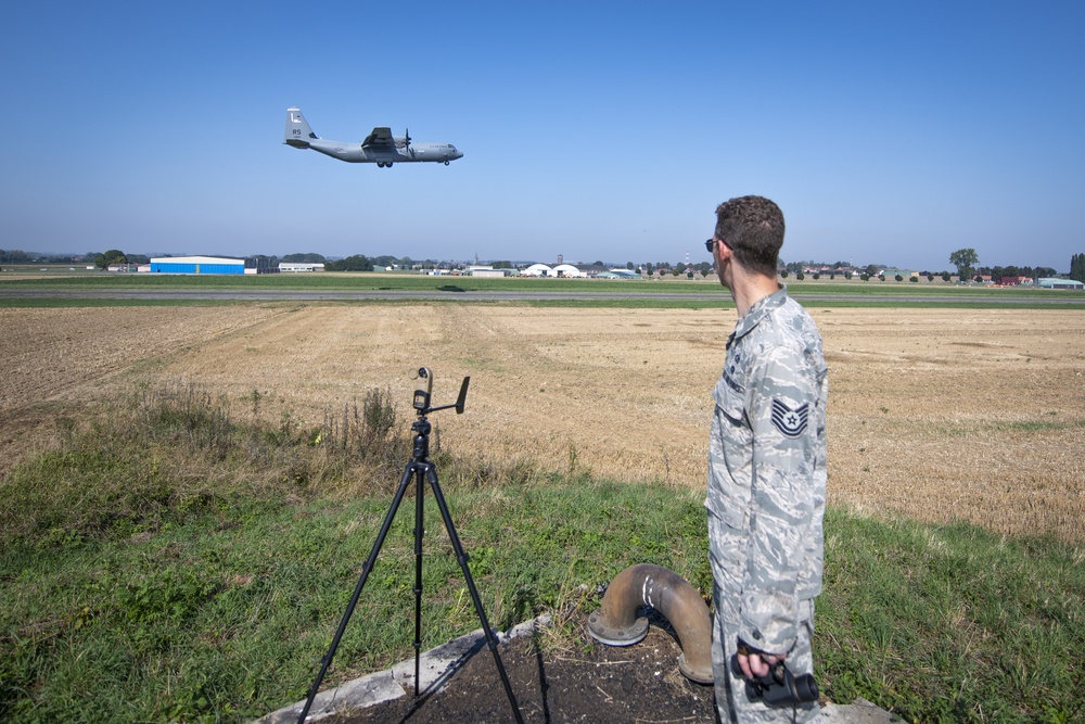 424th Air Base Squadron Conducts &quot;Landing Zone&quot; Training