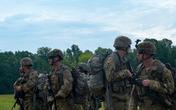 Indiana infantry battalion ends annual training with an air moblie extraction.