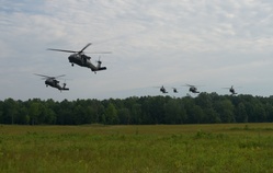 Indiana infantry battalion ends annual training with an air moblie extraction. [Image 2 of 8]