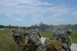 Indiana infantry battalion ends annual training with an air moblie extraction. [Image 3 of 8]