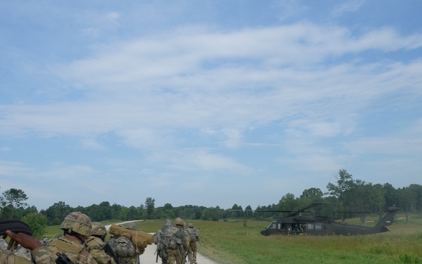 Indiana infantry battalion ends annual training with an air moblie extraction.