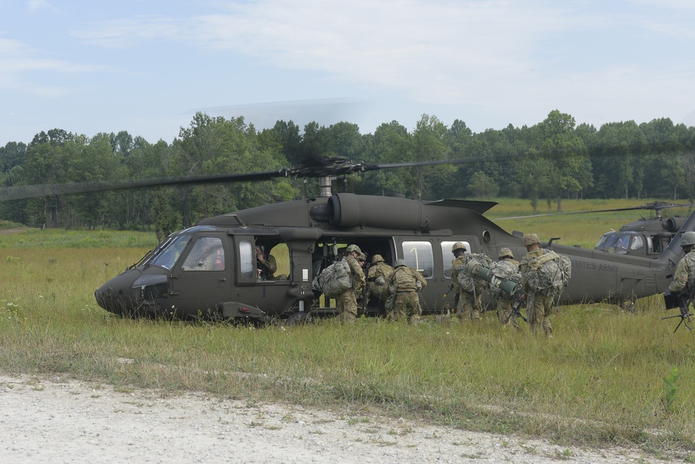Indiana infantry battalion ends annual training with an air moblie extraction.