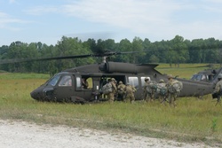 Indiana infantry battalion ends annual training with an air moblie extraction. [Image 5 of 8]