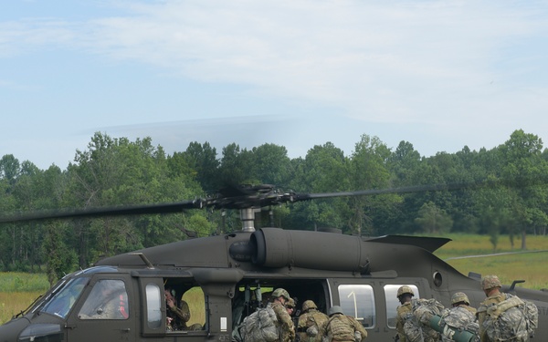 Indiana infantry battalion ends annual training with an air moblie extraction.