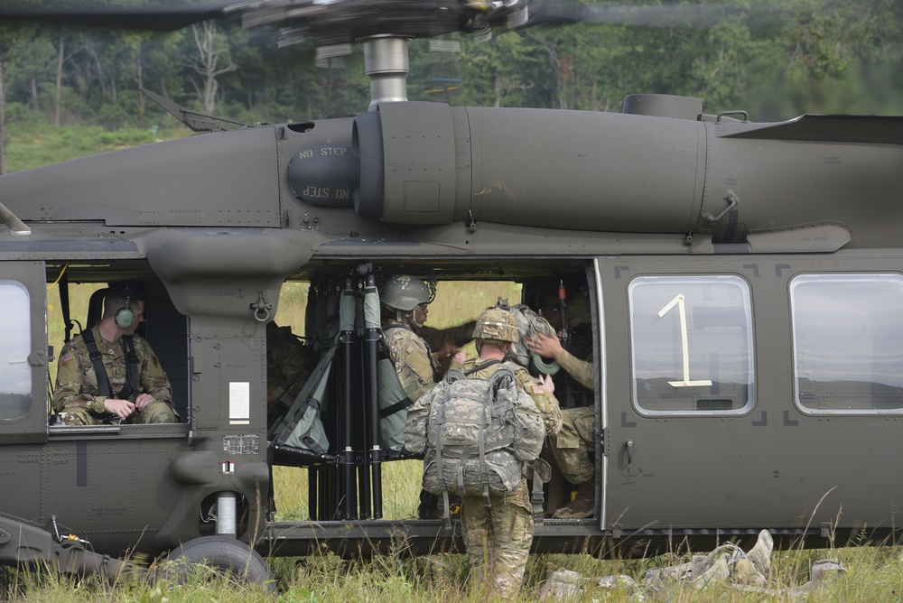 Indiana infantry battalion ends annual training with an air moblie extraction.