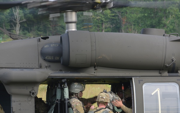 Indiana infantry battalion ends annual training with an air moblie extraction.