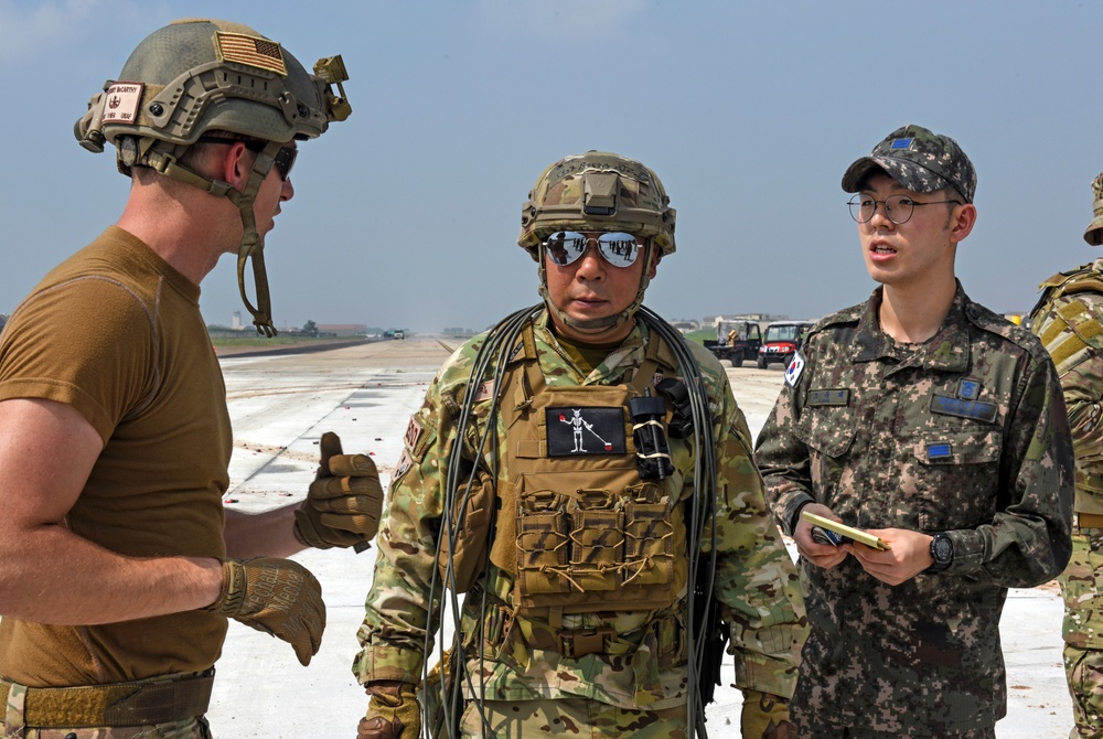 USAF, ROKAF partner on EOD training