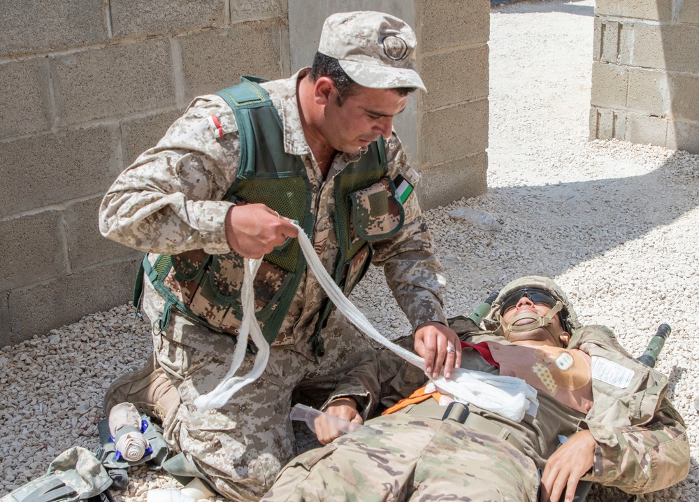 Soldiers train on saving lives