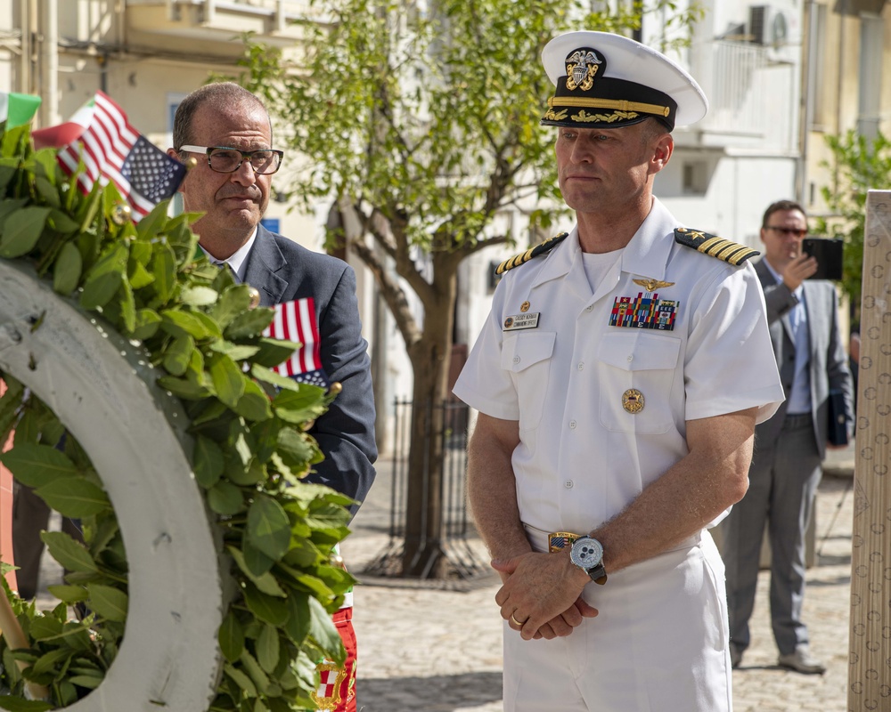 USS MOUNT WHITNEY HOLDS MEMORIAL SERVICE FOR CHAPLAIN LT. VINCENT CAPODANNO IN GAETA, ITALY