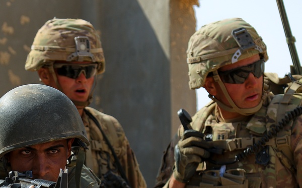 U.S., Jordanian soldiers train shoulder to shoulder at Eager Lion 2019