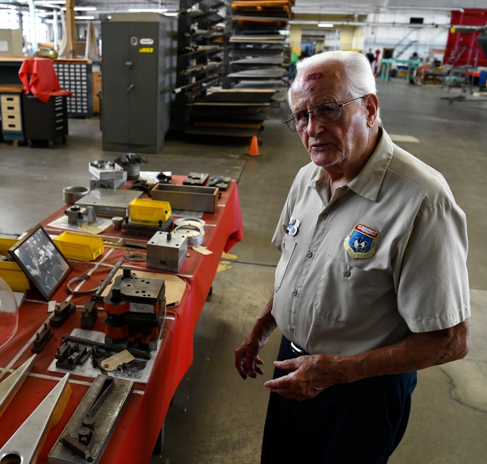 91-year-old restoration volunteer preserves service heritage