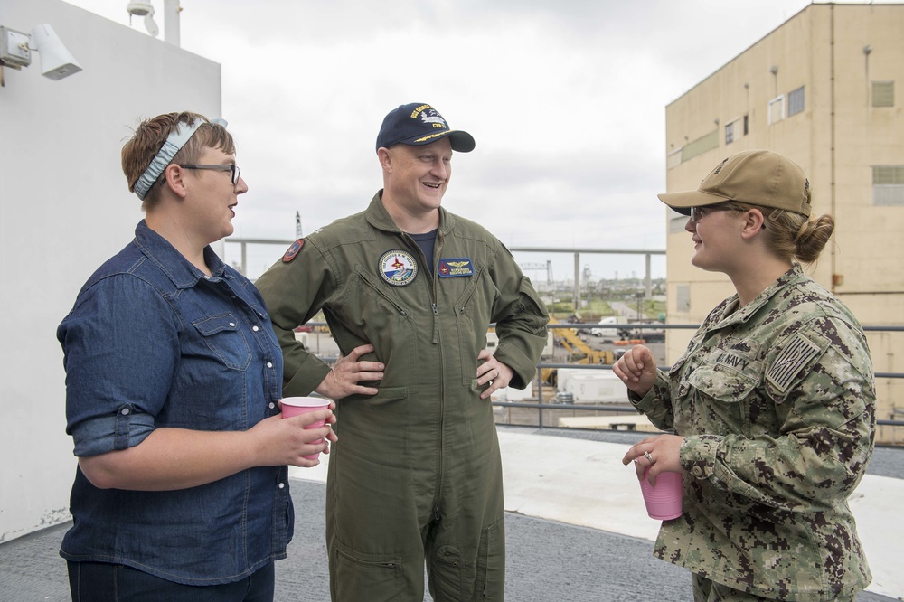 GHWB XO Talks To Sailor