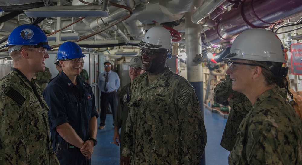 Rear Admiral Evans And Rear Admiral Joyner Meet With GHWB Sailors