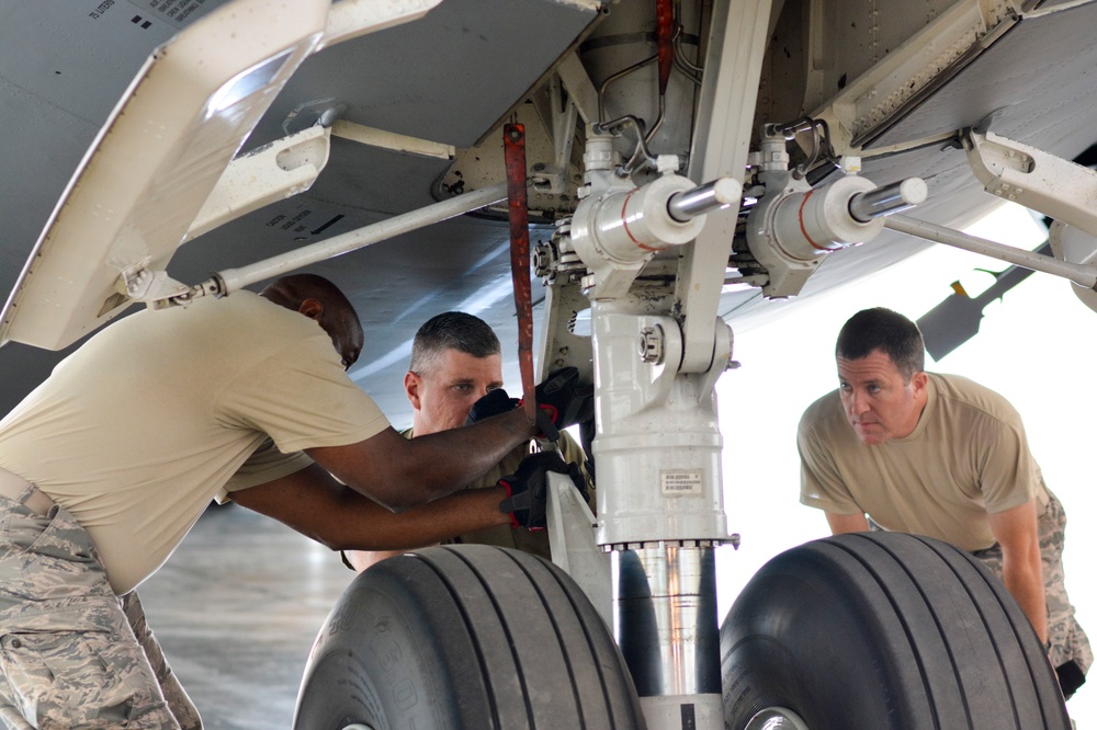 145th Airlift Wing's MXG Trains In The Land of the Midnight Sun