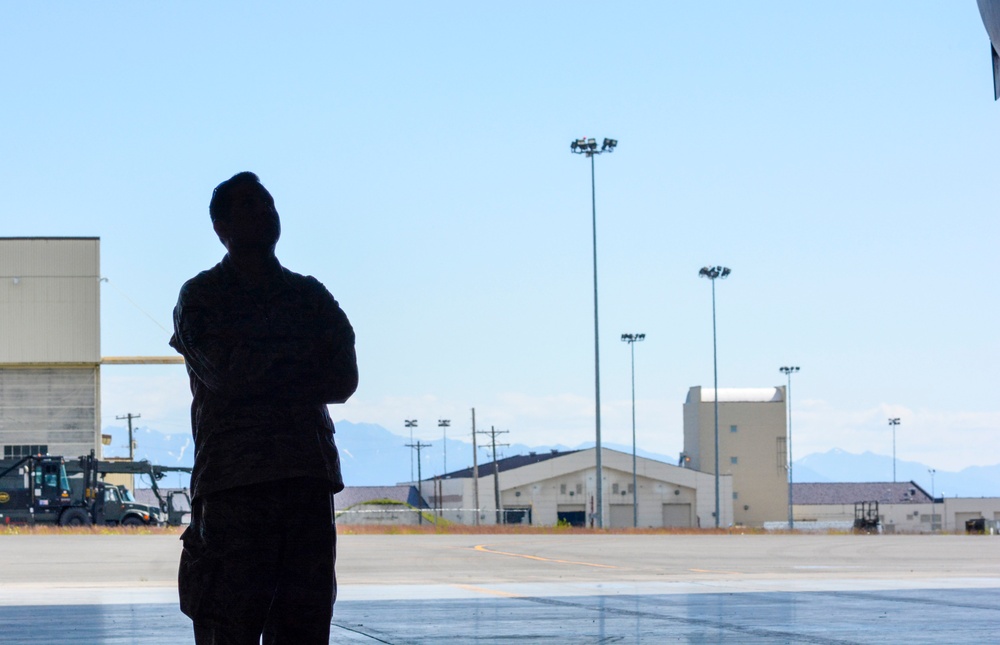 145th Airlift Wing's MXG Trains In The Land of the Midnight Sun