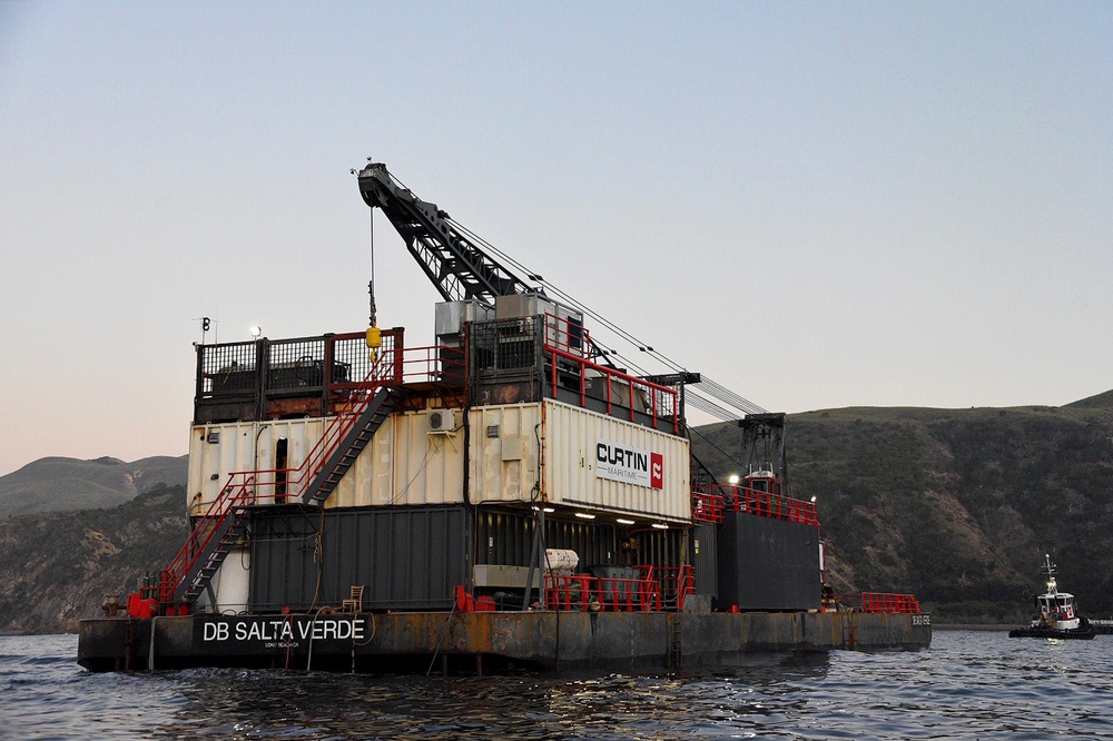 Salvage barge for MV Conception arrives