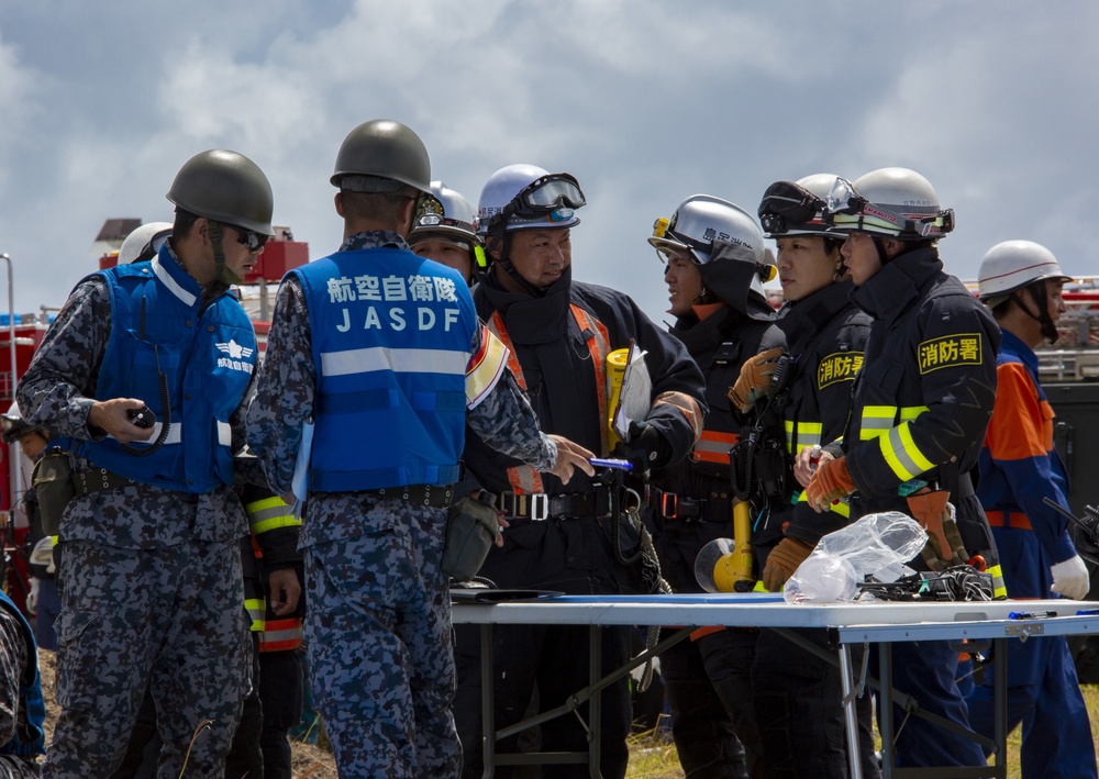JSDF train for humanitarian assistance and disaster relief