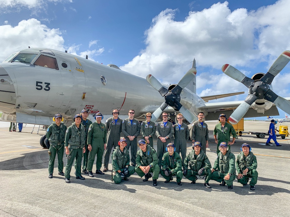 Mad Foxes and JMSDF Host Rider Exchange