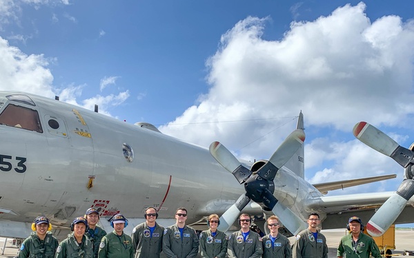 Mad Foxes and JMSDF Host Rider Exchange