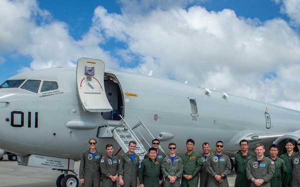 Mad Foxes and JMSDF Host Rider Exchange