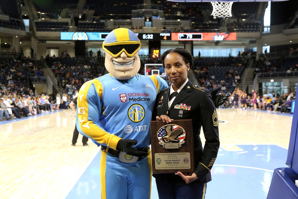 Army Reserve Soldier receives honor amongst thousands during Chicago Sky WNBA home game
