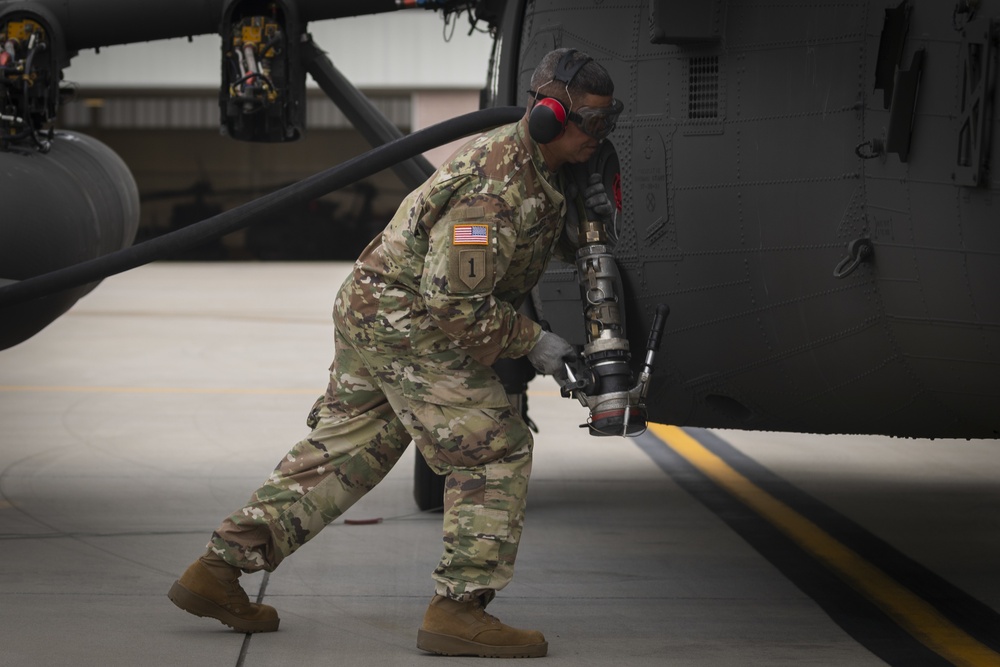 UH-60M refueling