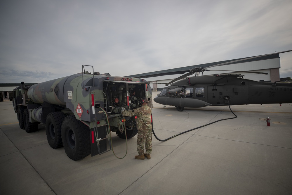 UH-60M refueling