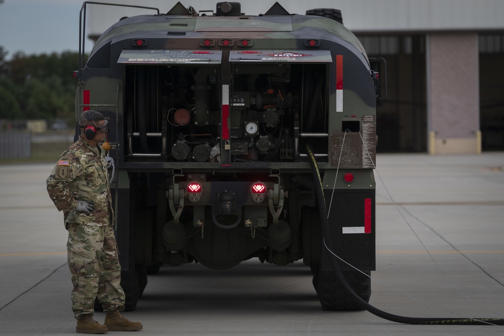 UH-60M refueling