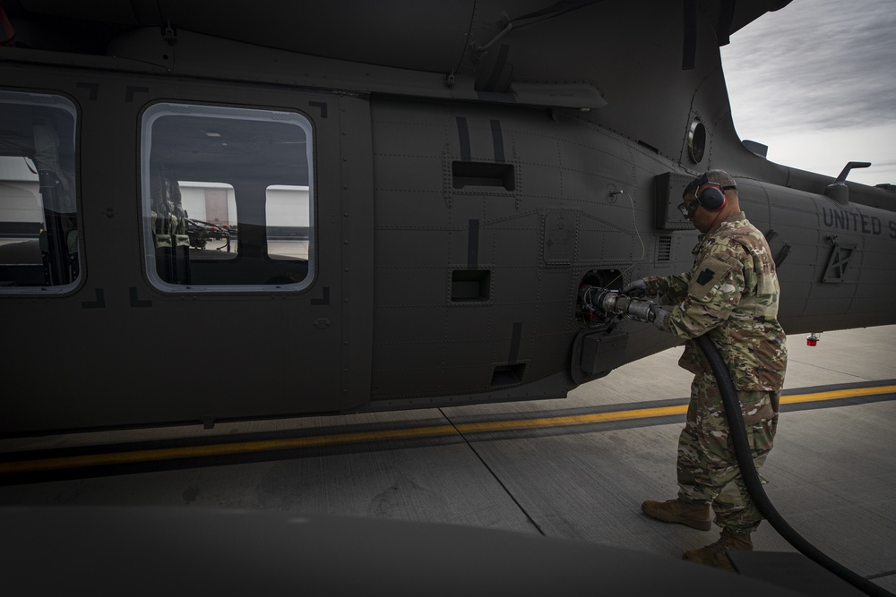 UH-60M refueling