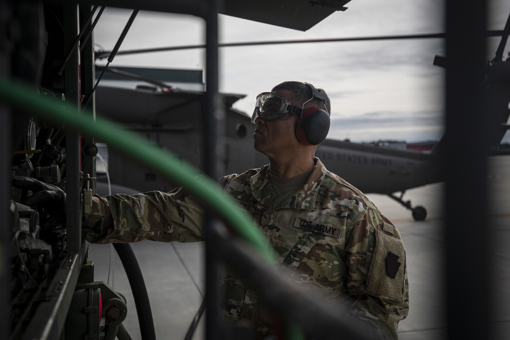 UH-60M refueling