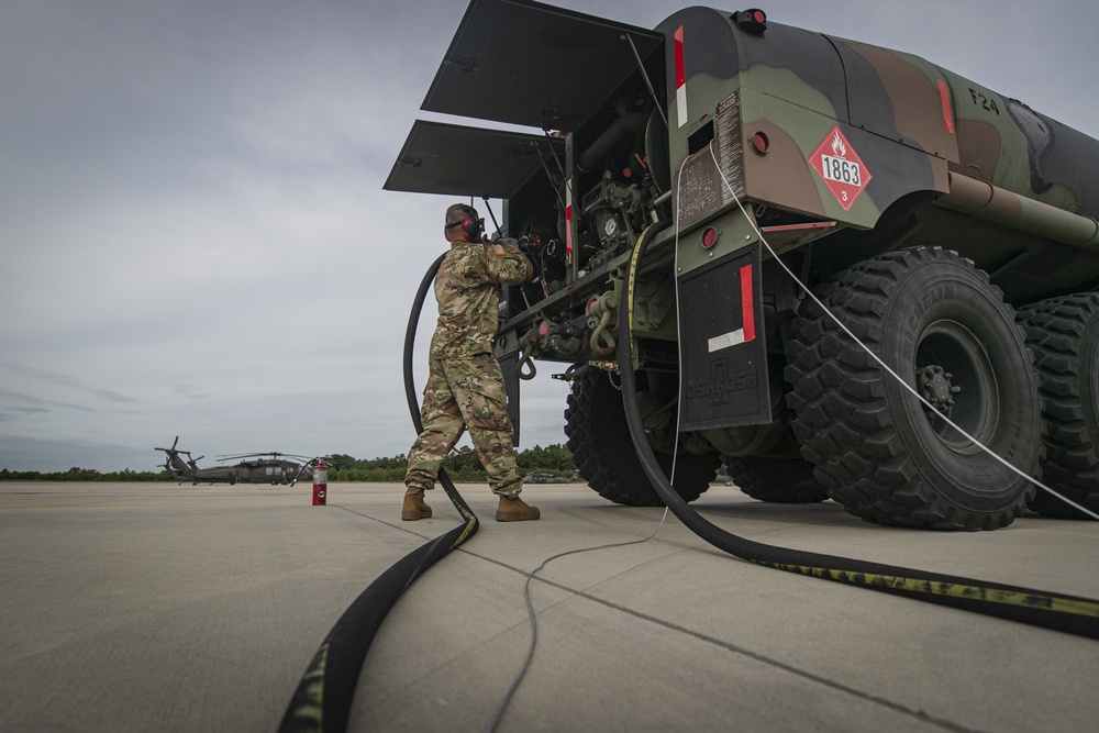 UH-60M refueling