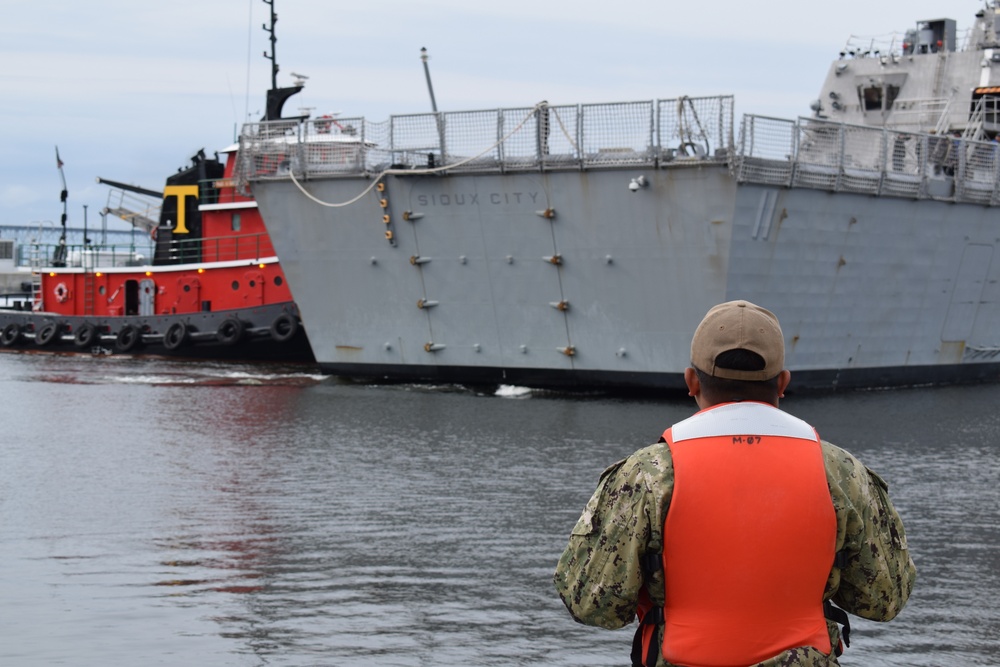USS Sioux City moors at Naval Submarine Base New London
