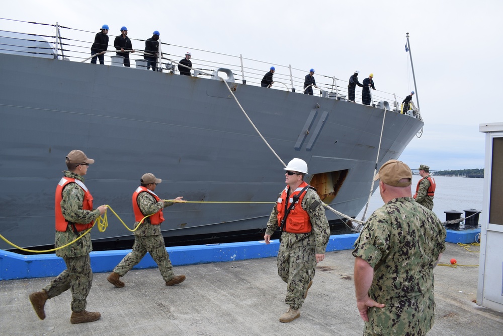 USS Sioux City (LCS 11) moors at Naval Submarine Base New London