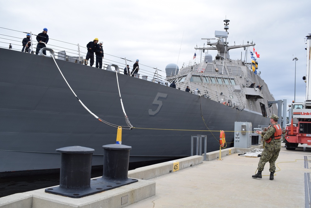 USS Milwaukee (LCS 5) moored at SUBASE New London